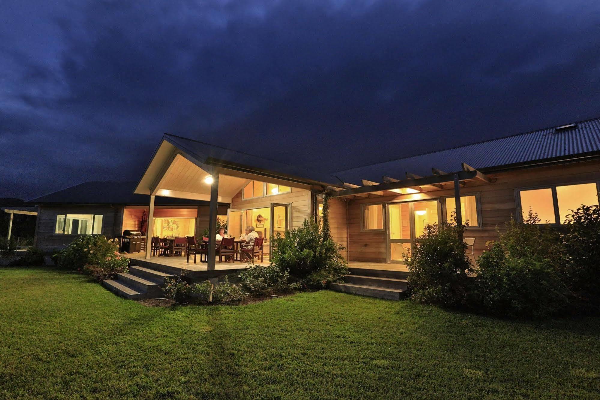 Kaimai Country Lodge Катикати Екстериор снимка