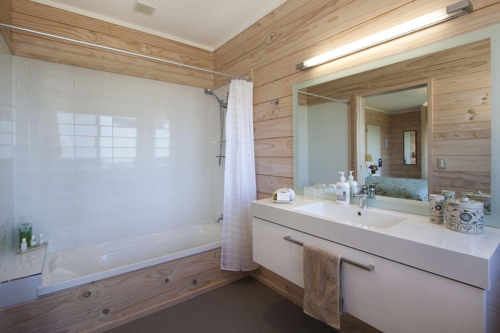 Kaimai Country Lodge Катикати Екстериор снимка